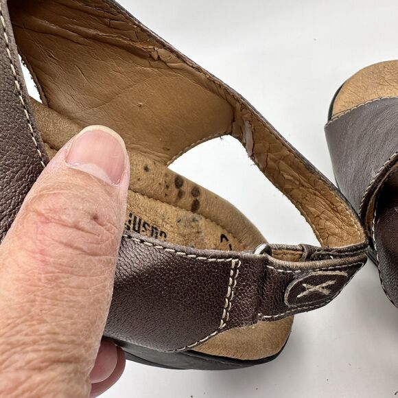 Clarks Collection Sandal Womens Brown Wide Strap Criss Cross Hook Loop Size 7 - Picture 7 of 8